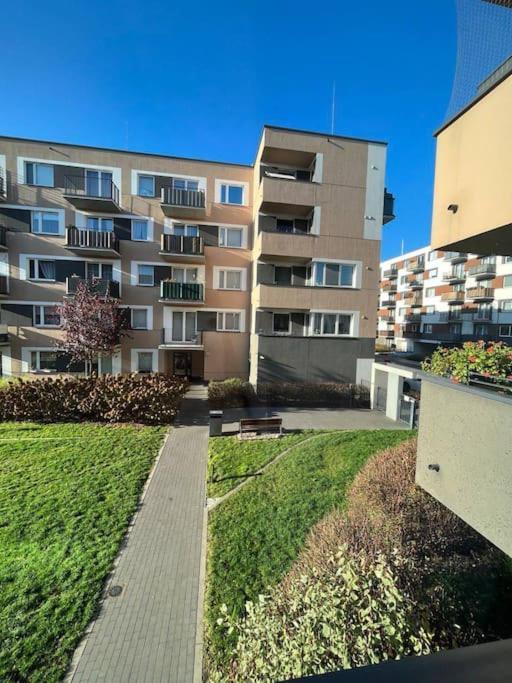 Apartament Spacious And Cozy In Bialoleki By Almundi